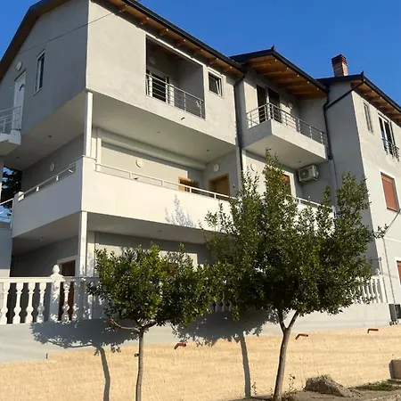 Yseni Apartament Orikum