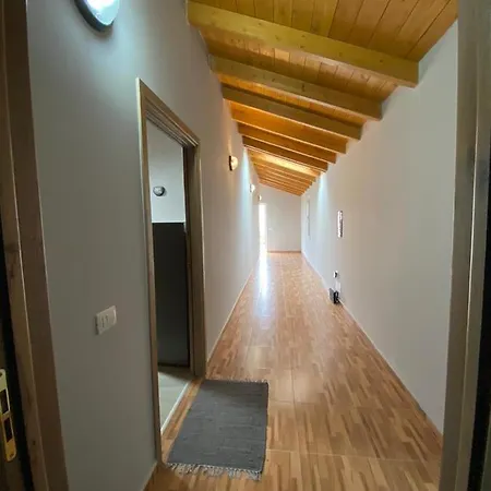 Apartment Yseni *